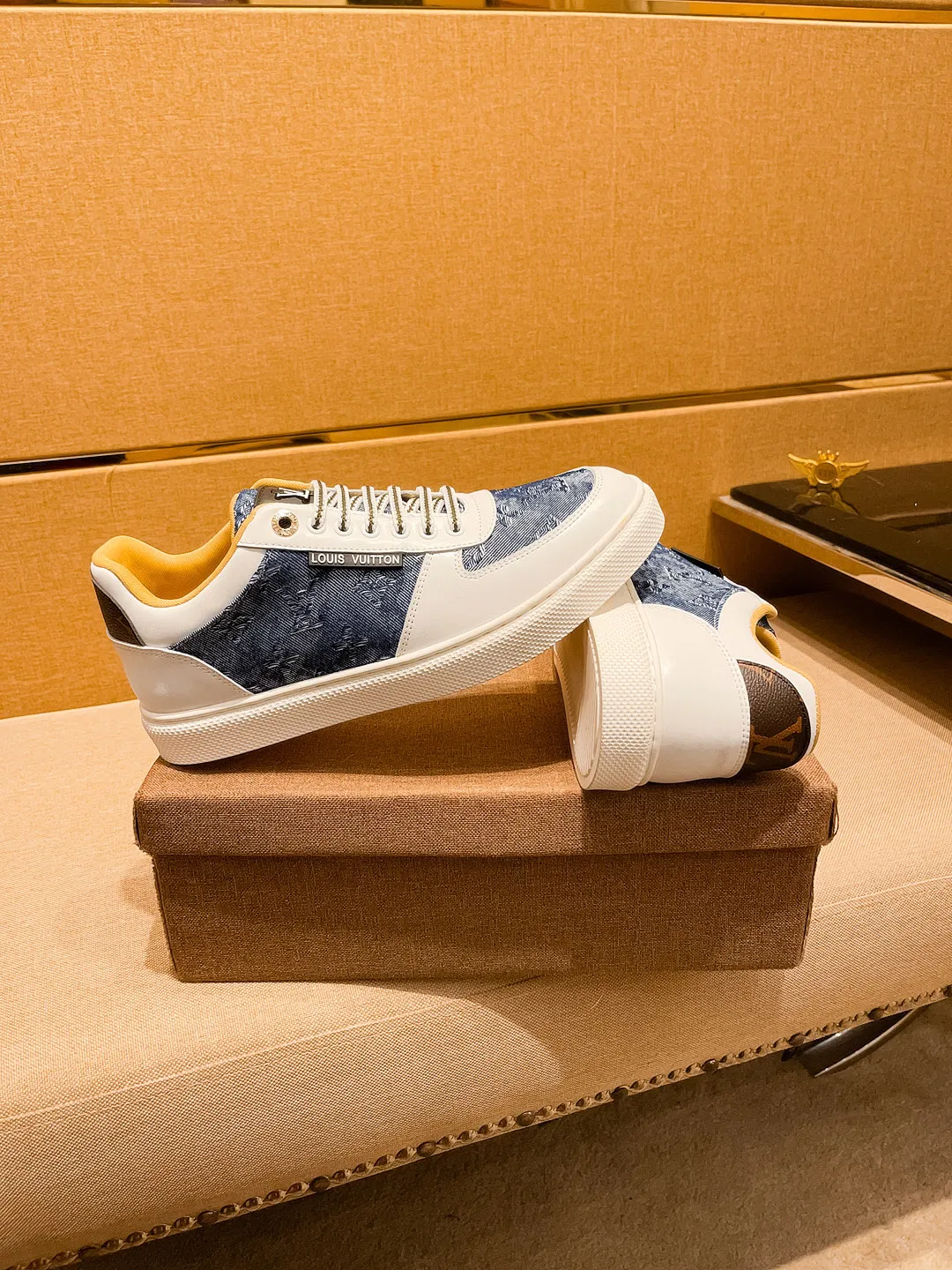 Men's shoes💰 400💰[LV]🔥Louis Vuitton, high-end men's shoes brand, official website 1:1 latest masterpiece: the upper is made of Italian imported first-layer cowhide with a comfortable and breathable lining➕original non-slip and wear-resistant outsole🔥, making walking more convenient and comfortable! An exclusive new model, a stunning work, a beautiful 1:1 replica [color] compared to the official quality! Create a fashionable personality to set off your uniqueness! A must-have for trendy men! Classic 🔥Size: 38-44 Color: 🔥 3⃣️colors available🔥.
